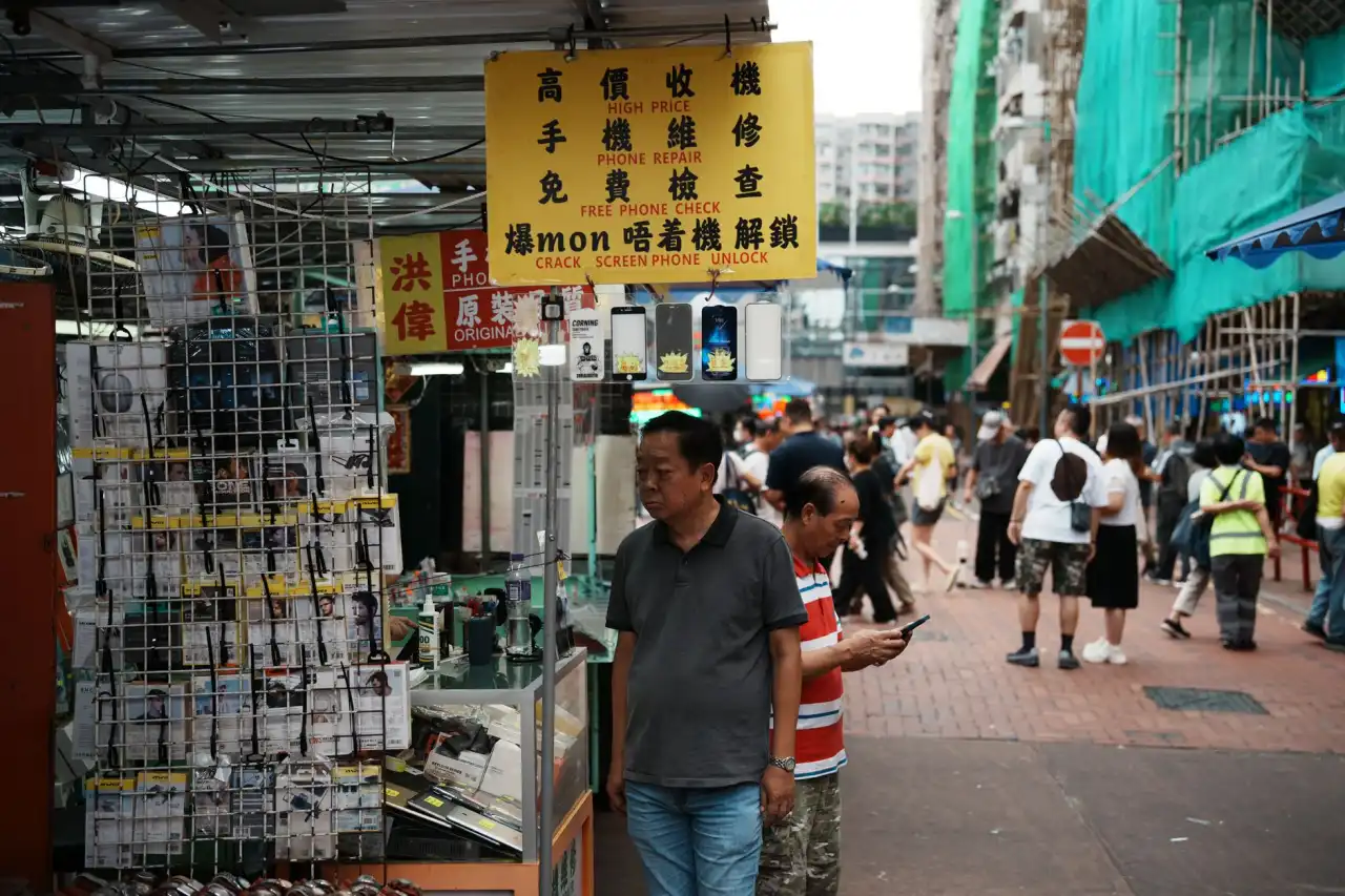 长沙手机维修服务升级:森奇数码详解原装电池更换流程与质保标准正文配图 1
